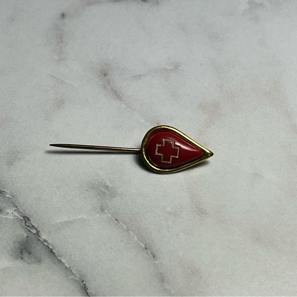 Vintage 1950s American Red Cross Volunteer
Stickpin Badge historic hate pin - Picture 3 of 5